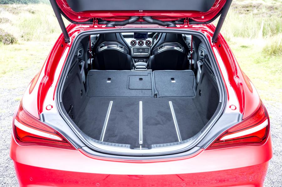 Багажник Mercedes-AMG CLA45 4Matic Shooting Brake 2016 года  (UK) (фото 24 из 26)